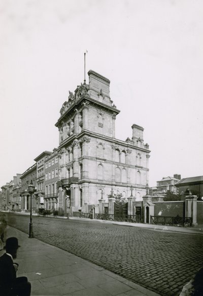 Junior Naval and Military Club, London von English Photographer